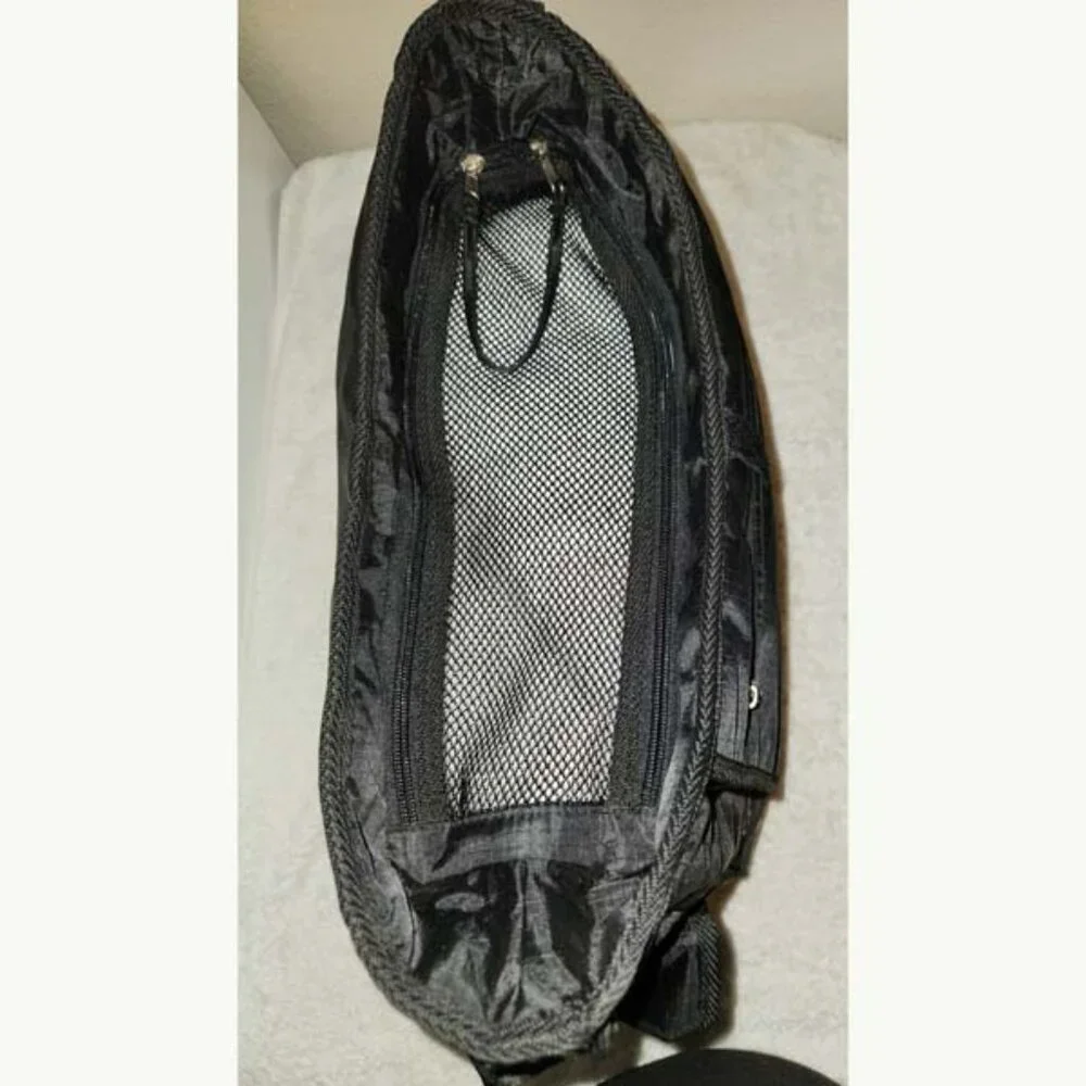 BOOTS AND BARKLEY EXTRA-LARGE BLACK NYLON SMALL PET CARRIER W/ZIP CLOSURE